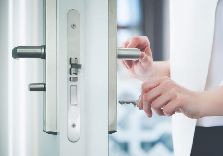 6 Types of Aluminium Door Locks and Handles