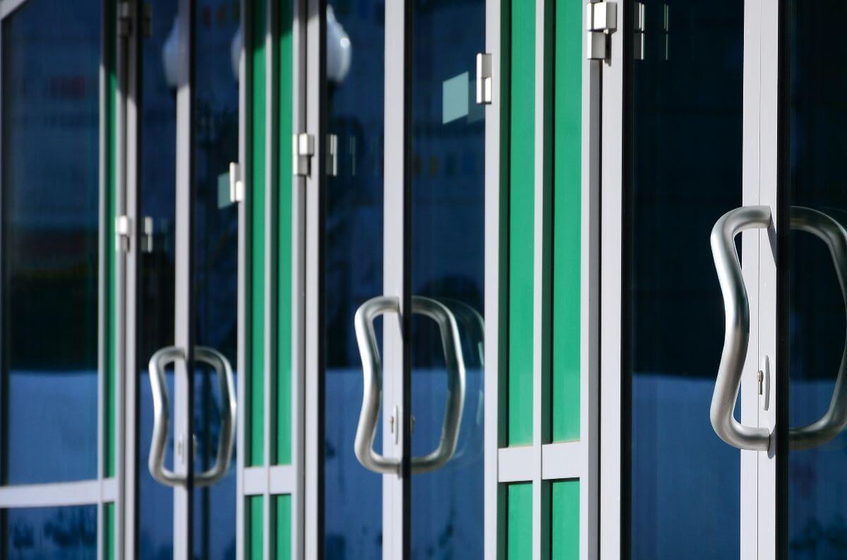 Close-up of reinforced aluminum profile showing thickness and strength